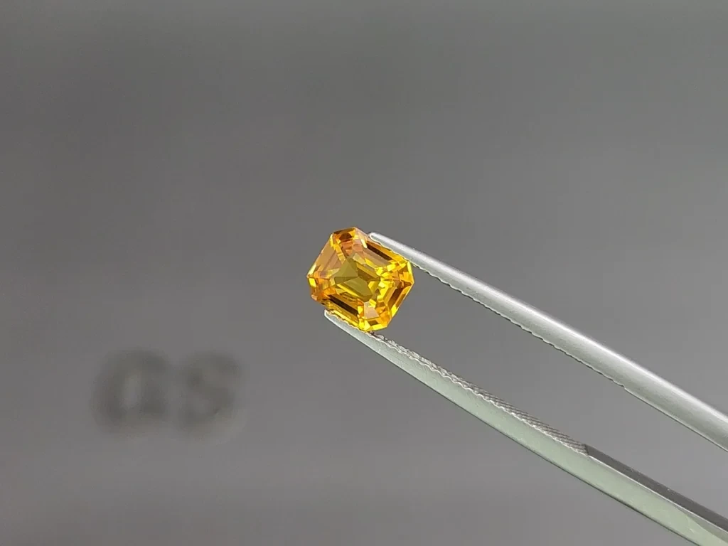 Sapphire Golden Yellow octagon cut 1.51 carats, Sri Lanka Image №3