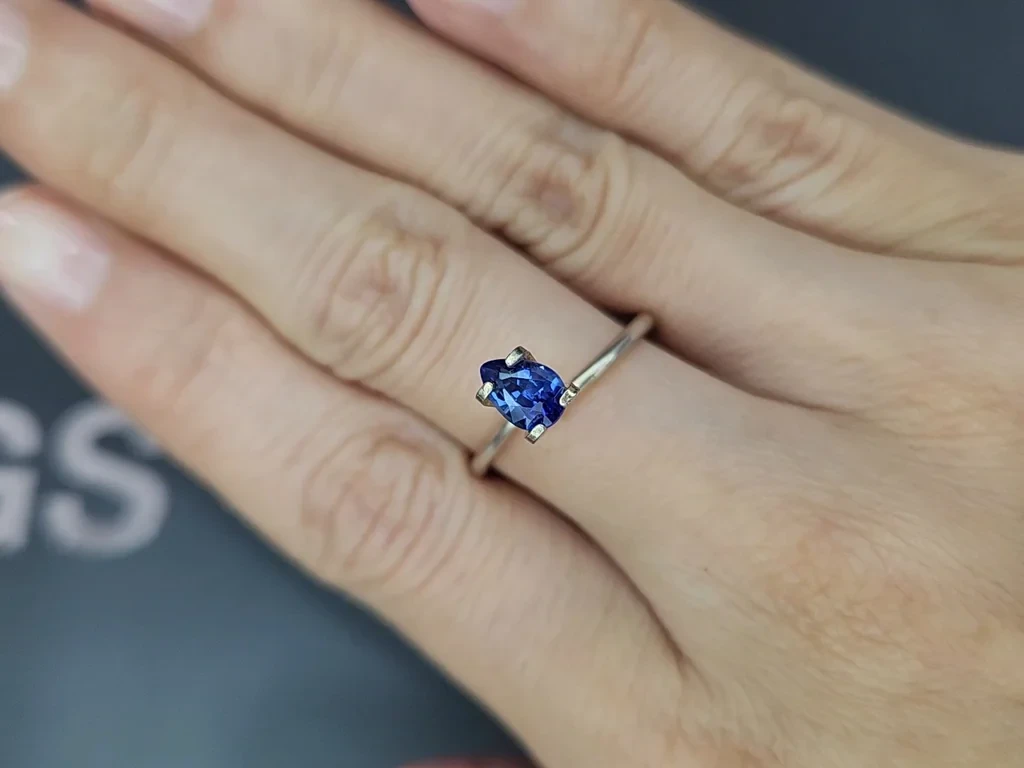 Sapphire Royal Blue pear cut 0.92 carats, Sri Lanka  Image №5
