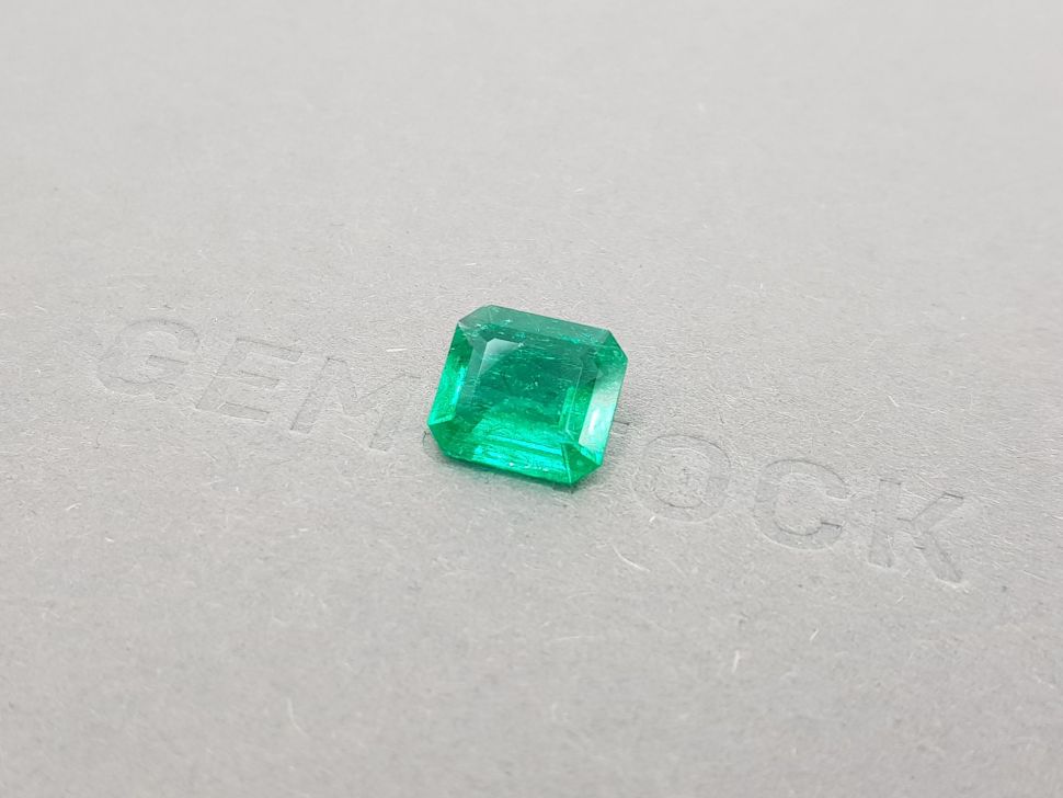 Vibrant Colombian Octagon Emerald 2.61 ct Image №3