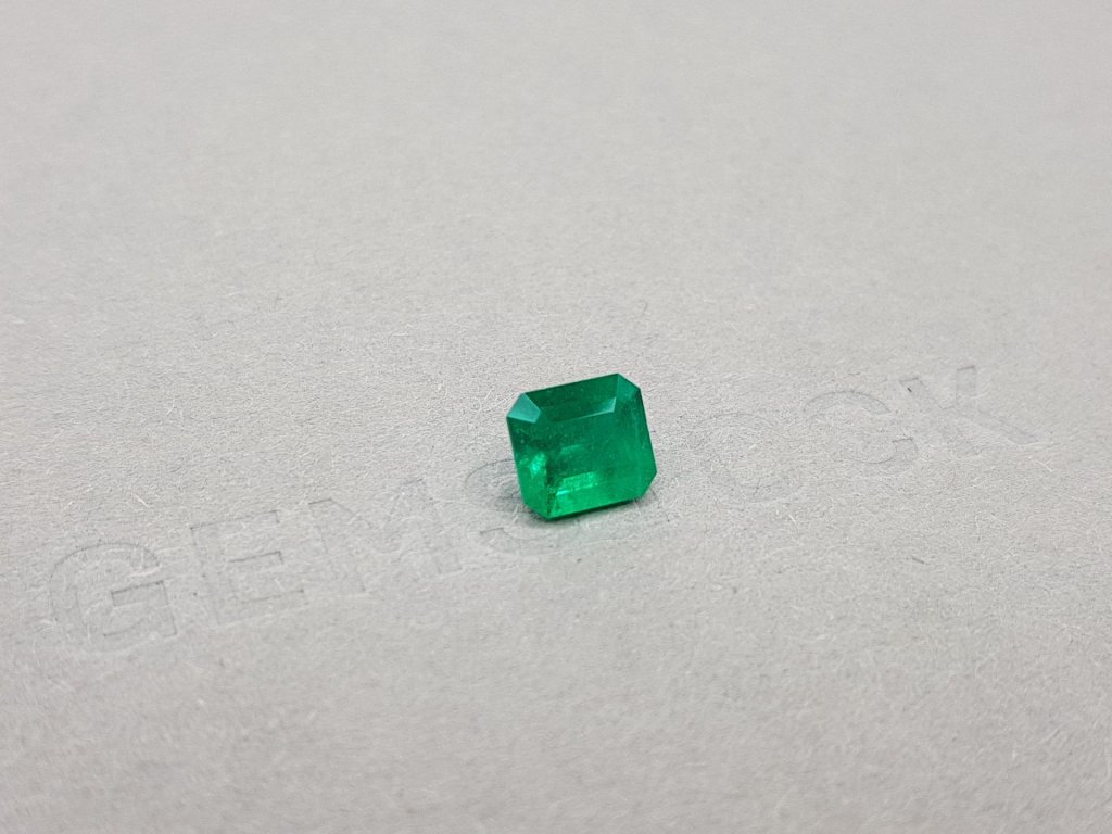 Vivid Green emerald octagon cut 1.25 ct, Colombia Image №2
