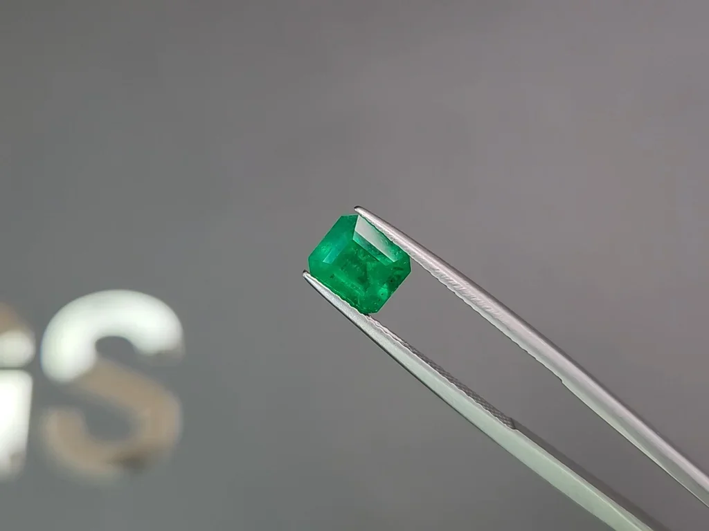 Vivid Green emerald octagon cut 1.25 ct, Colombia Image №3