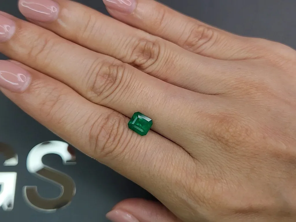 Vivid Green emerald octagon cut 1.25 ct, Colombia Image №2