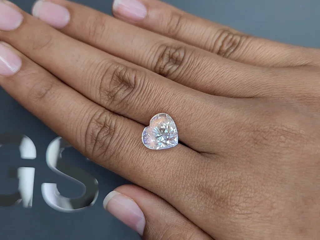 Moonstone in heart cut 5.19 carats, Madagascar Image №2