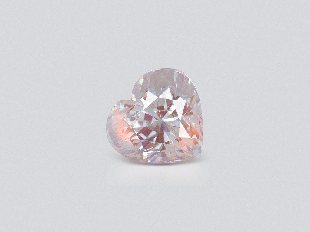 Moonstone in heart cut 5.19 carats, Madagascar Image №1