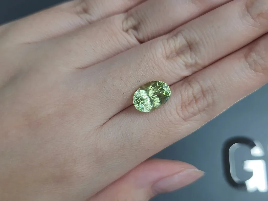 Crisoberilo con vanadio en talla ovalada de 5,28 quilates, Sri Lanka Image №2