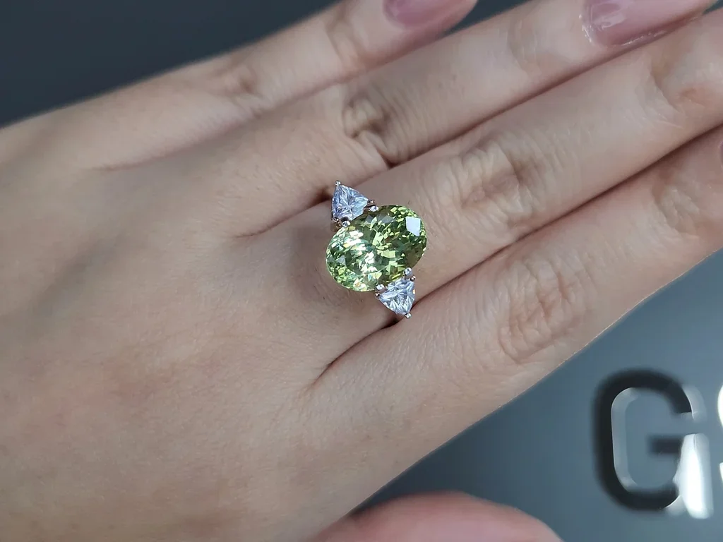 Crisoberilo con vanadio en talla ovalada de 5,28 quilates, Sri Lanka Image №5