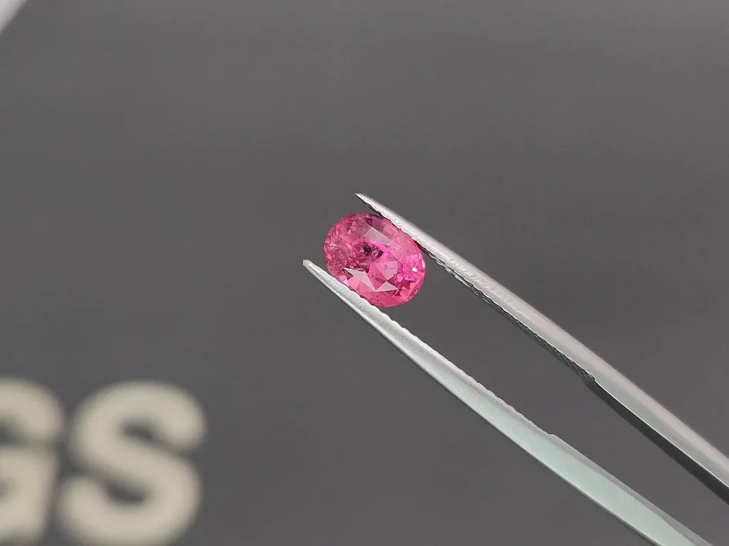 Spinelle Mahenge rose vif taille ovale 1,58 ct Tanzanie Image №3