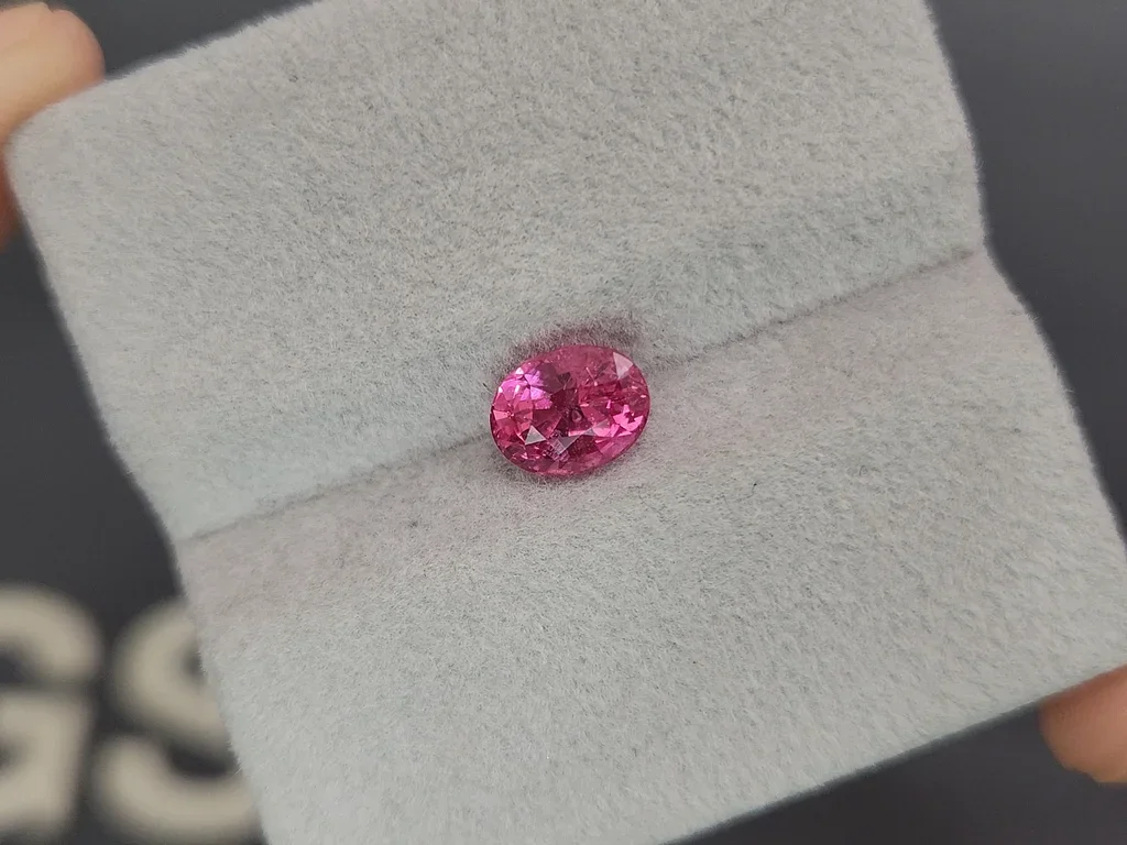 Spinelle Mahenge rose vif taille ovale 1,58 ct Tanzanie Image №4