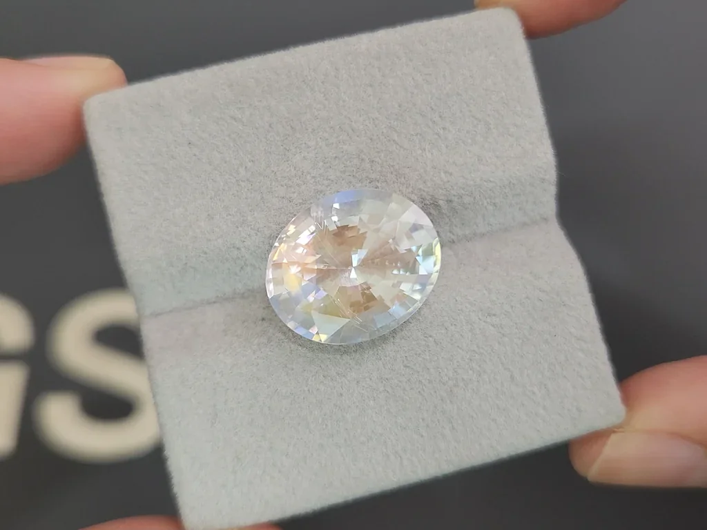 Rainbow moonstone in oval cut 9.84 carats, Madagascar  Image №4