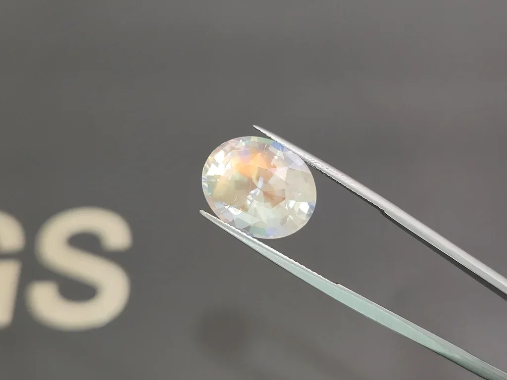 Rainbow moonstone in oval cut 9.84 carats, Madagascar  Image №3