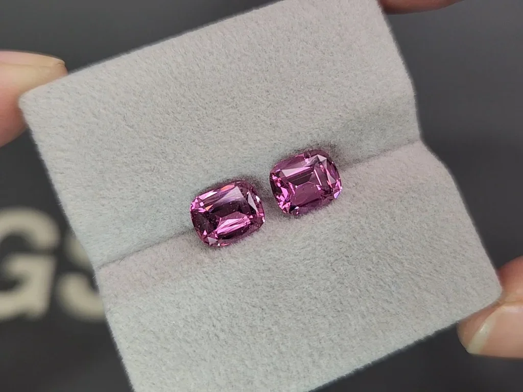Pair of rhodolite garnets  cushion cut 3.90 carats, Tanzania Image №4