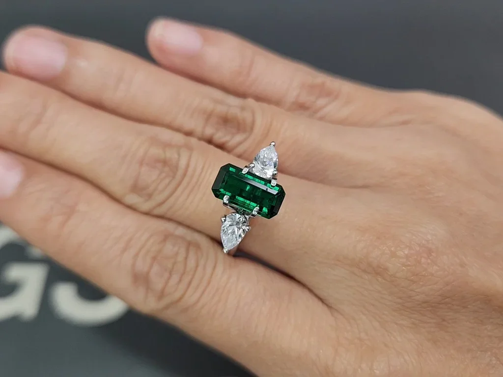 Émeraude taille octogonale vert vif 1,61 carat, Pakistan Image №5