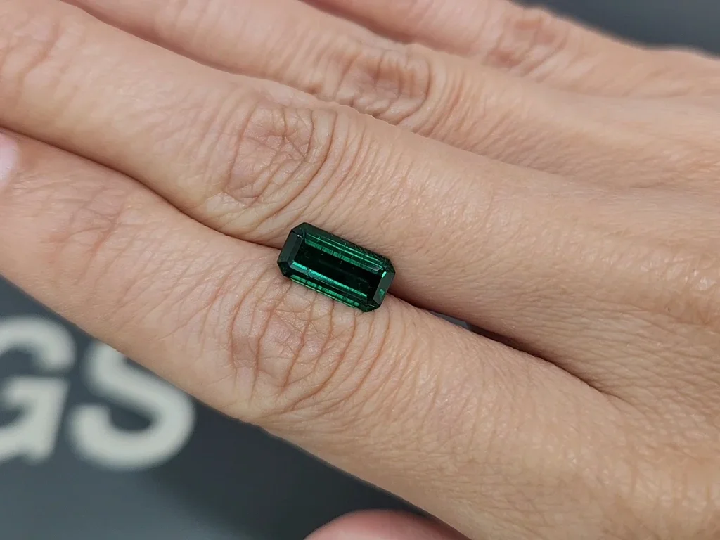 Émeraude taille octogonale vert vif 1,61 carat, Pakistan Image №2