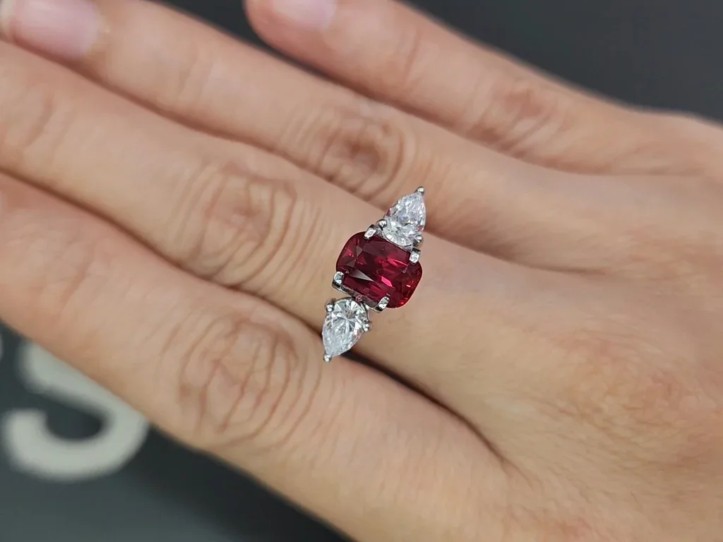 Unbeheizter rubin im kissenschliff 2,07 karats, Tansania Image №5