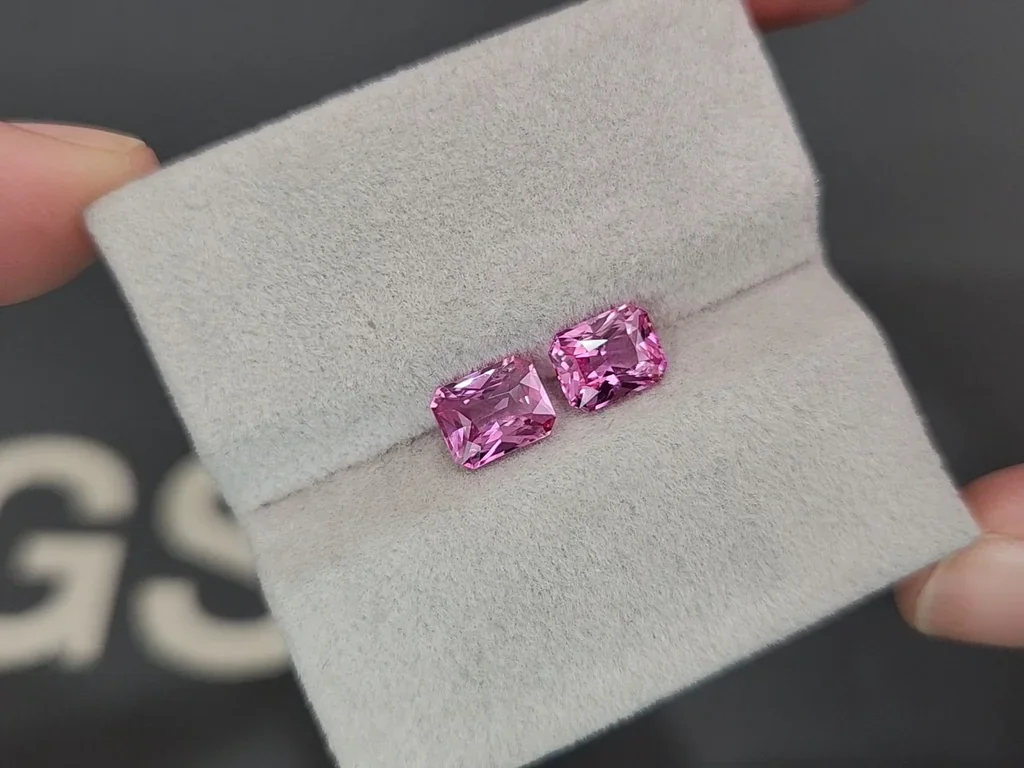 Par de zafiros Padparadscha de talla radiante sin calentar de 2,34 quilates, Madagascar Image №4