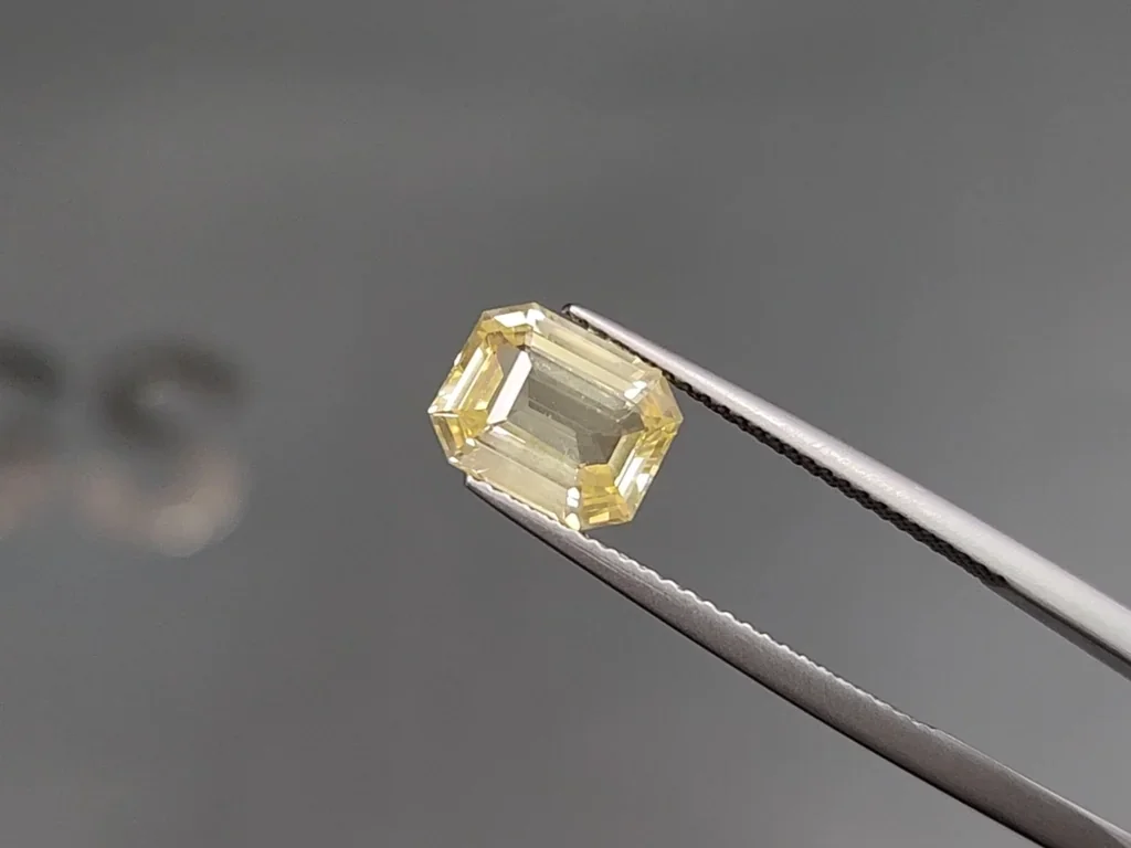 Saphir jaune octogonal non chauffé de 2,50 carats, Sri Lanka Image №3