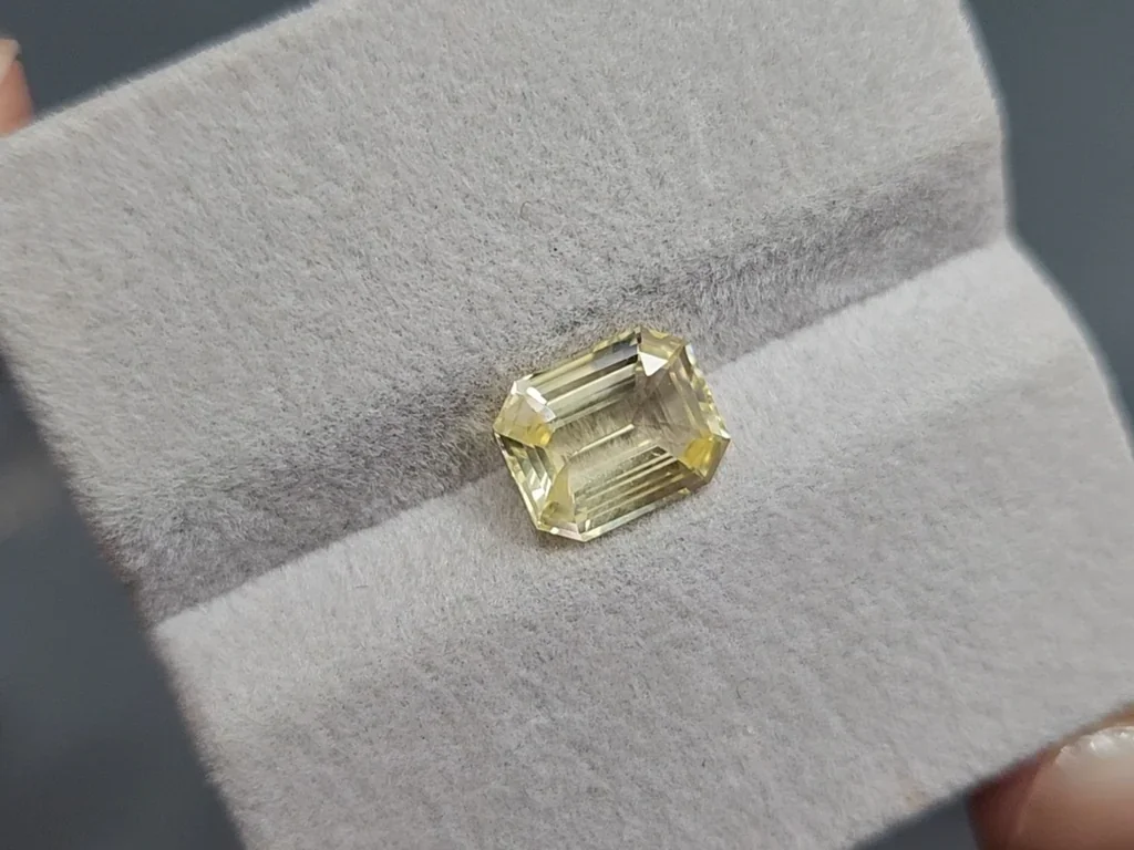 Saphir jaune octogonal non chauffé de 2,50 carats, Sri Lanka Image №4