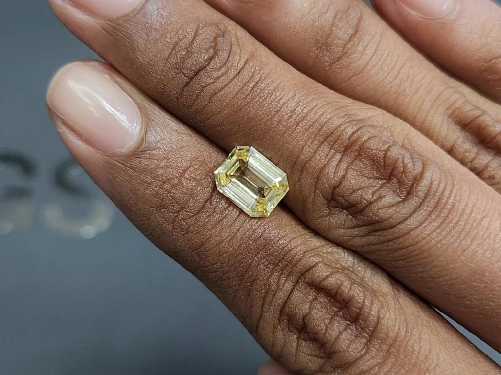 Saphir jaune octogonal non chauffé de 2,50 carats, Sri Lanka Image №2