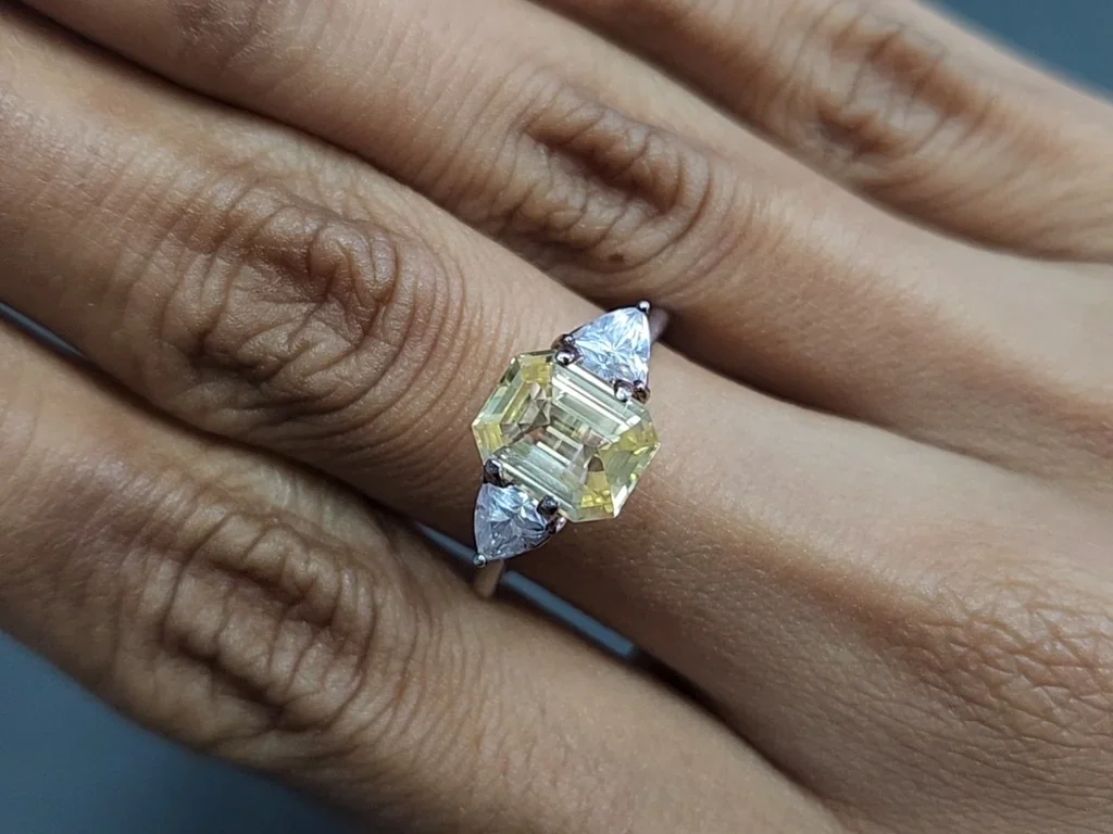 Saphir jaune octogonal non chauffé de 2,50 carats, Sri Lanka Image №5