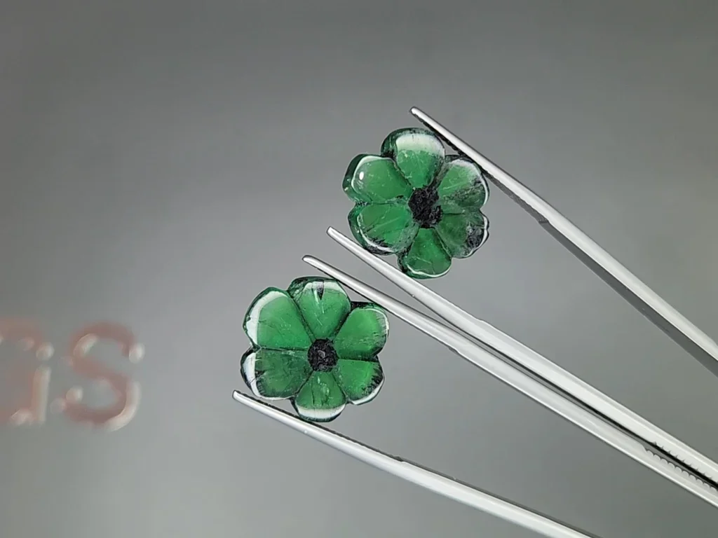 Paar leuchtend grüne trapiche smaragde im fancy cut 25,56 carats, Kolumbien Image №3