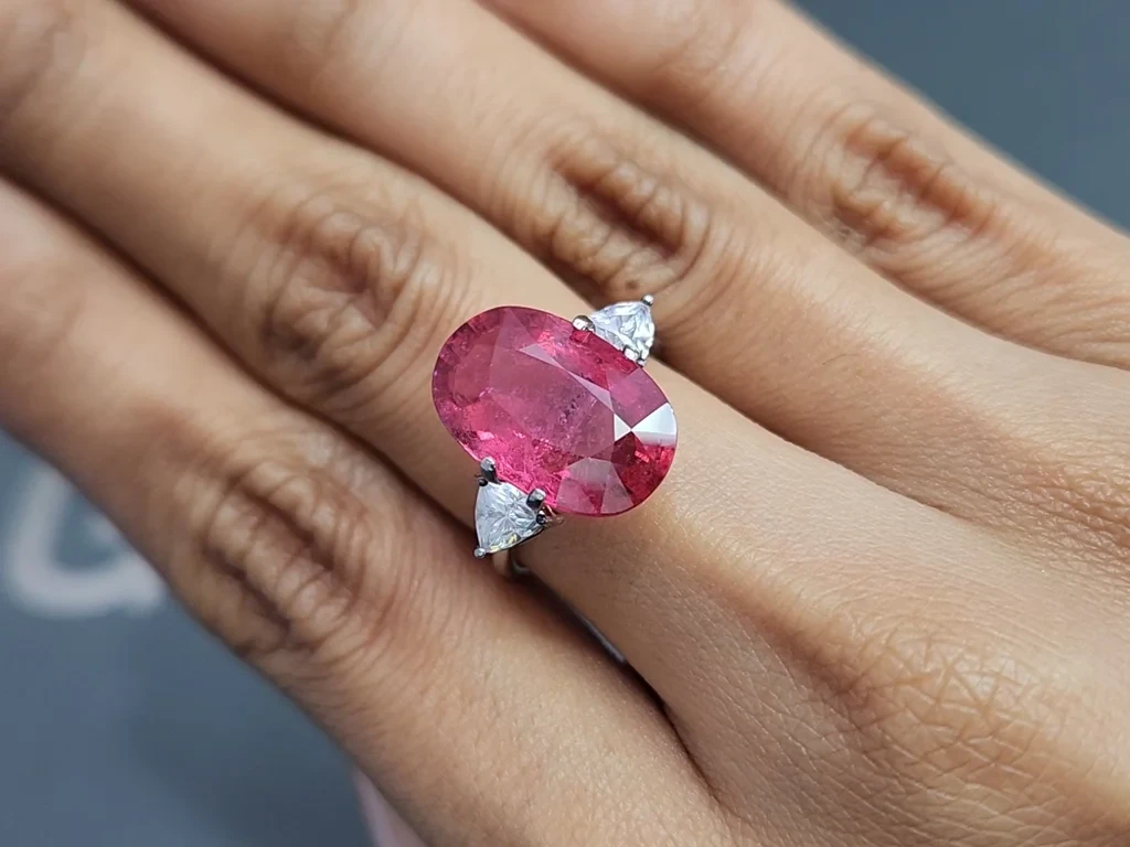 Turmalina rubelita talla ovalada 7,63 quilates, África Image №5