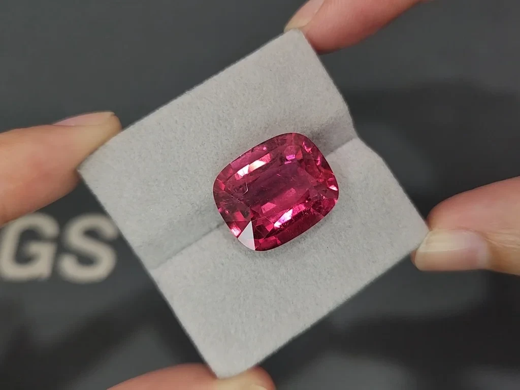 Tourmaline rubellite rose vif de taille coussin 18,25 carats, du Nigéria Image №4