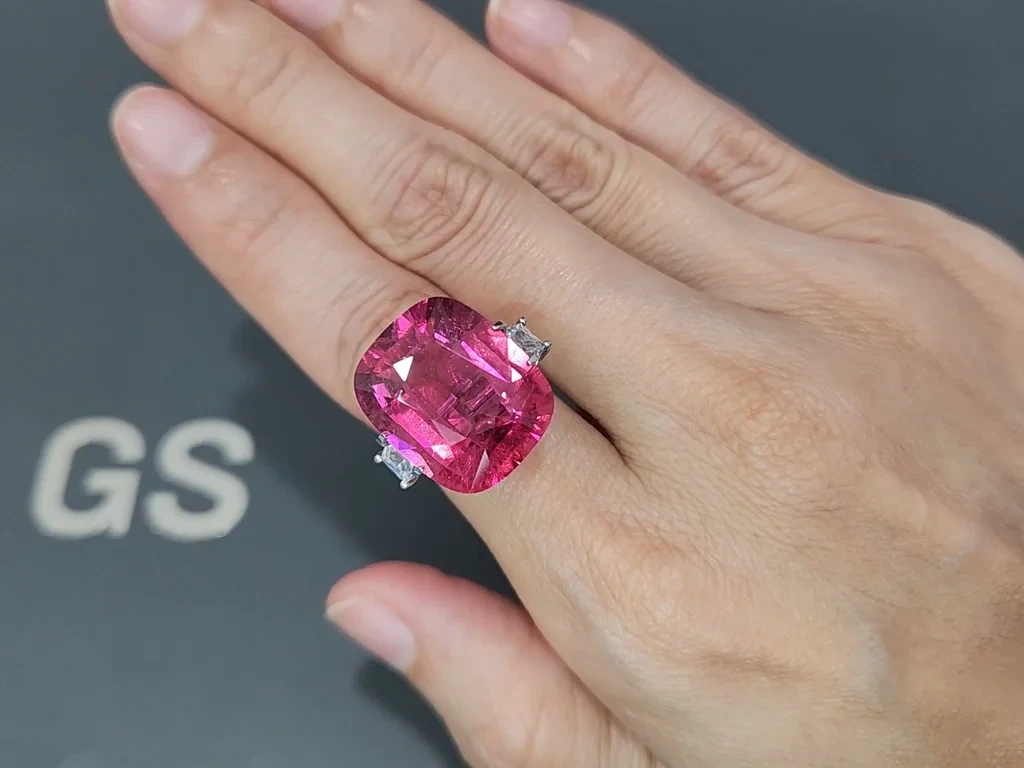 Tourmaline rubellite rose vif de taille coussin 18,25 carats, du Nigéria Image №5