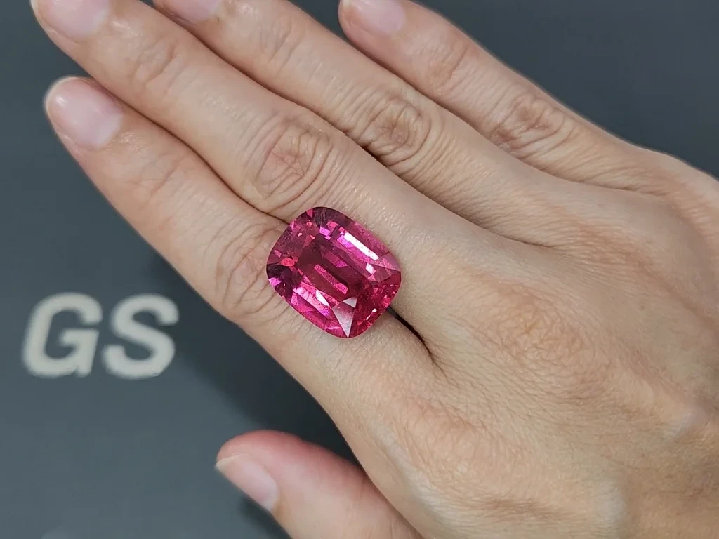 Tourmaline rubellite rose vif de taille coussin 18,25 carats, du Nigéria Image №2