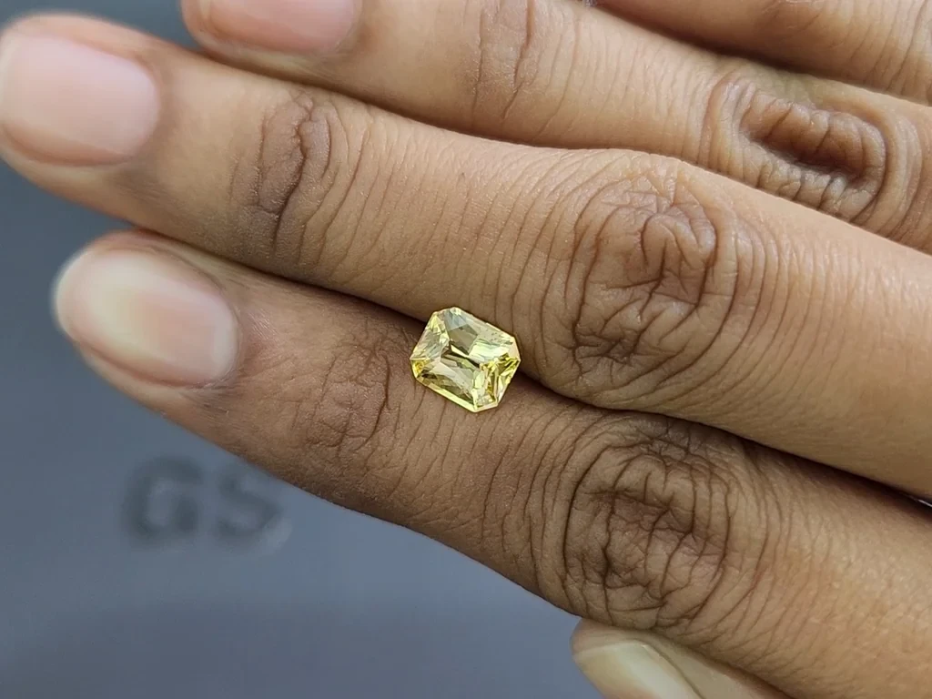 Sapphire Vivid Yellow radiant cut 1.63 carats, Sri Lanka Image №2