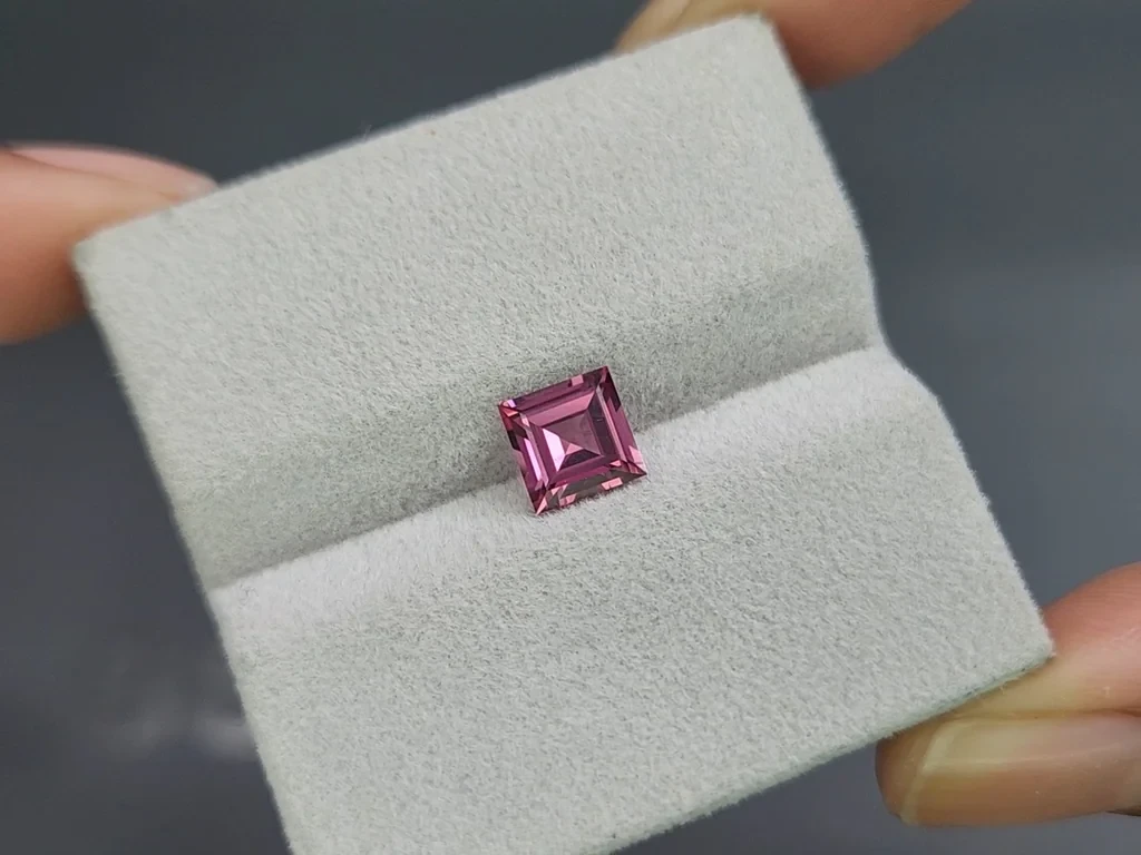 Garnet rhodolite princess cut 1.45 carats, Madagascar Image №4