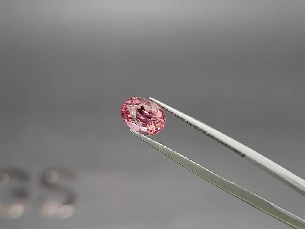 Sapphire Padparadscha oval cut 2.01 carats, Sri Lanka Image №3