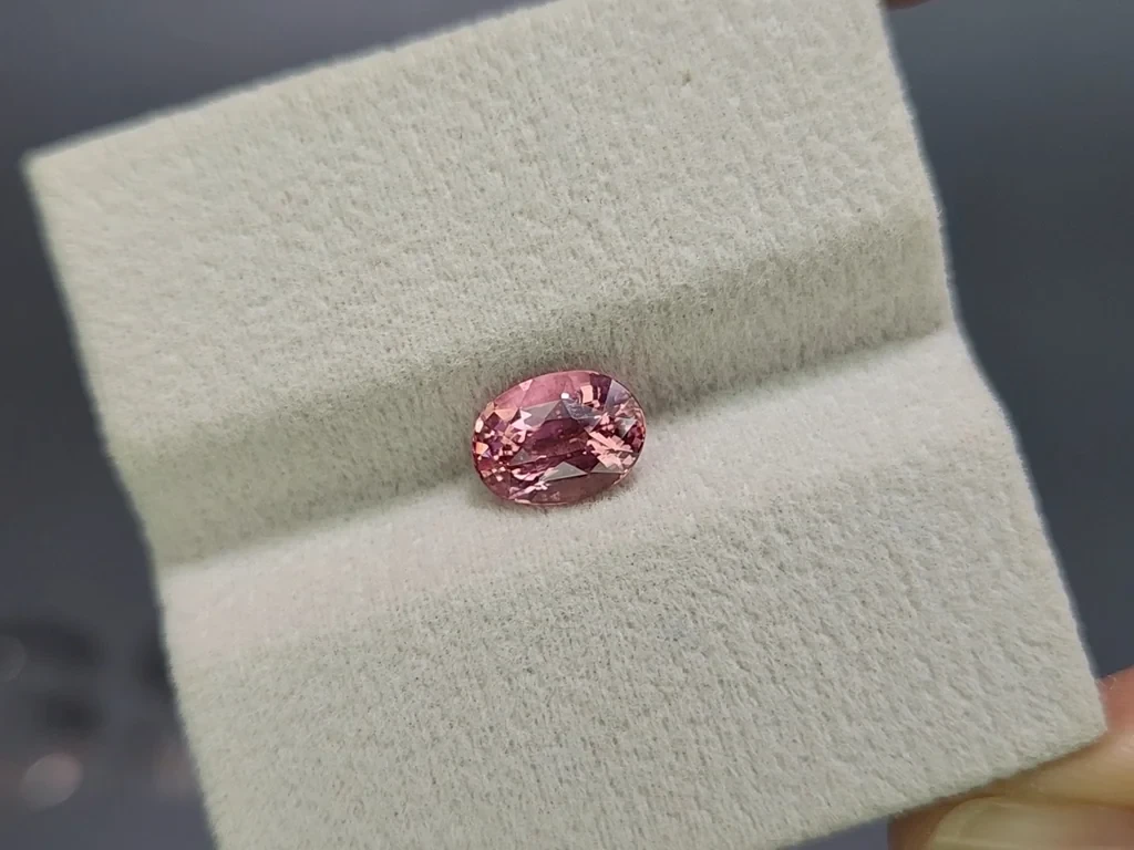 Sapphire Padparadscha oval cut 2.01 carats, Sri Lanka Image №4