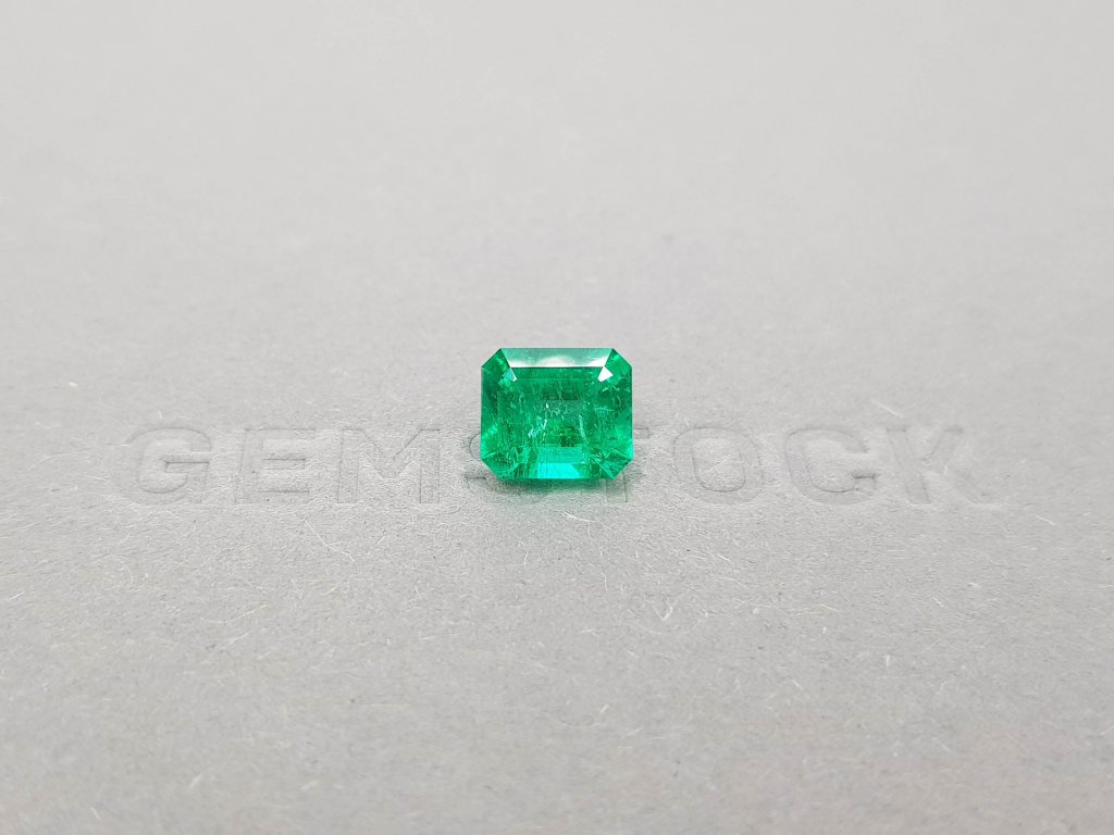 Colombian emerald octagon shape 2.24 ct, Vivid Green Image №1