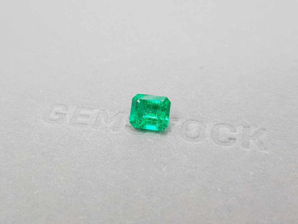 Colombian emerald octagon shape 2.24 ct, Vivid Green Image №2