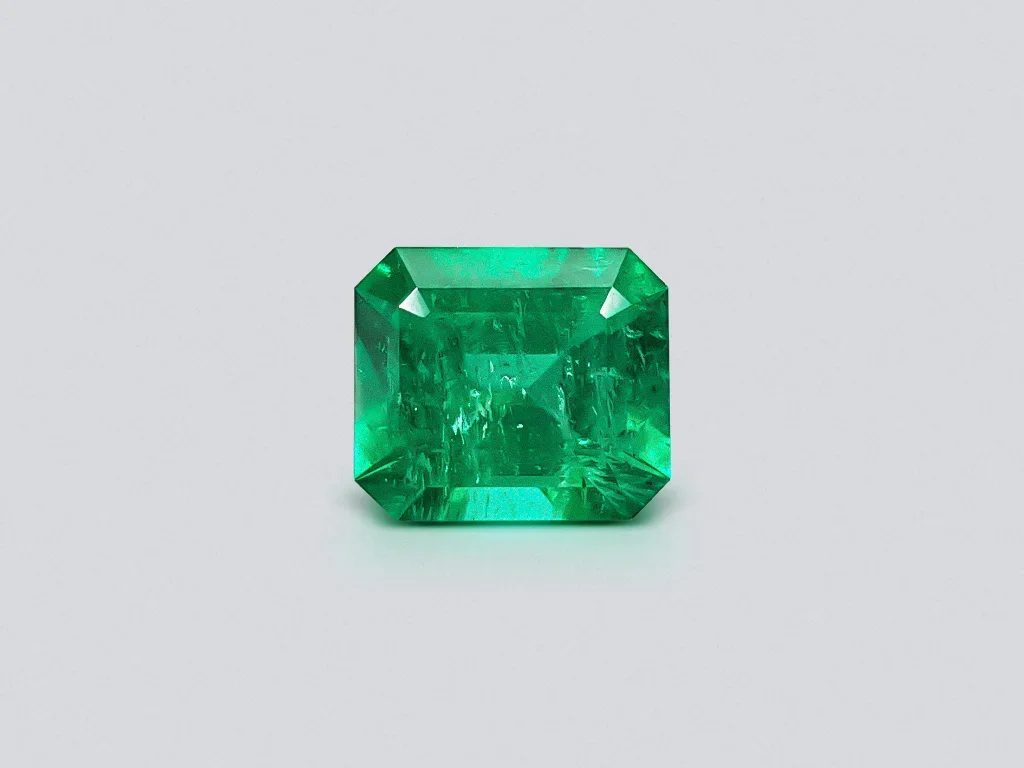 Colombian emerald octagon shape 2.24 ct, Vivid Green Image №1