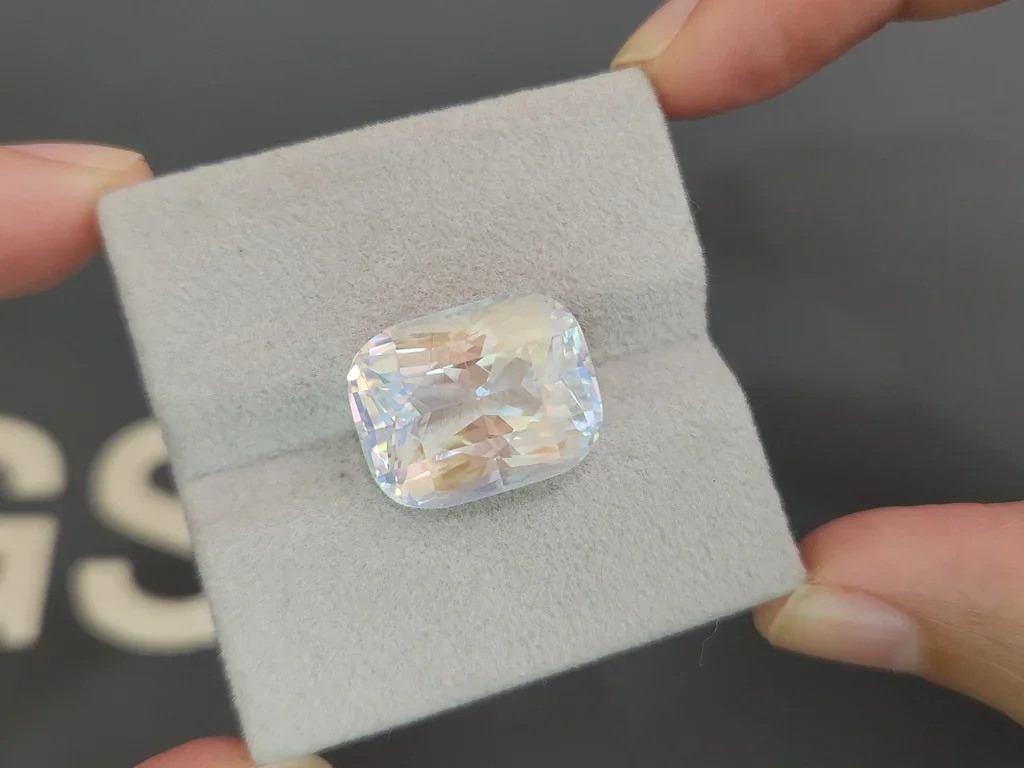 Large rainbow moonstone in cushion cut 15.57 carats, Madagascar Image №4
