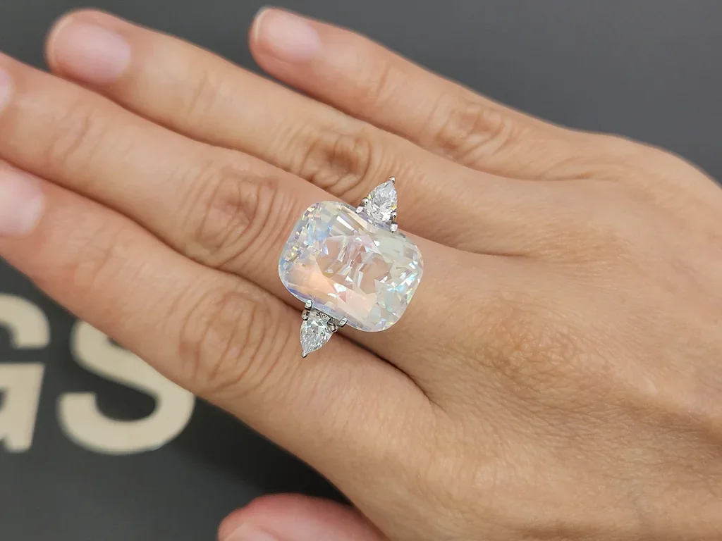 Large rainbow moonstone in cushion cut 15.57 carats, Madagascar Image №5