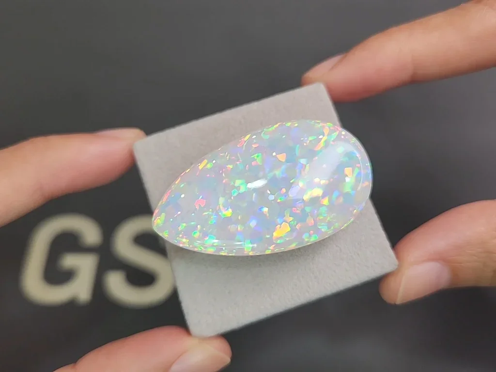 Grande opale blanche taille poire, 63,15 carats, Éthiopie Image №3