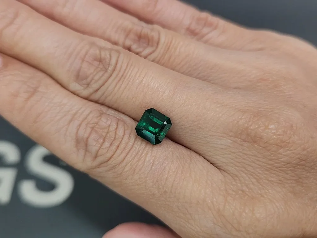 Émeraude taille octogonale vert vif de 2,18 carats, Pakistan Image №2