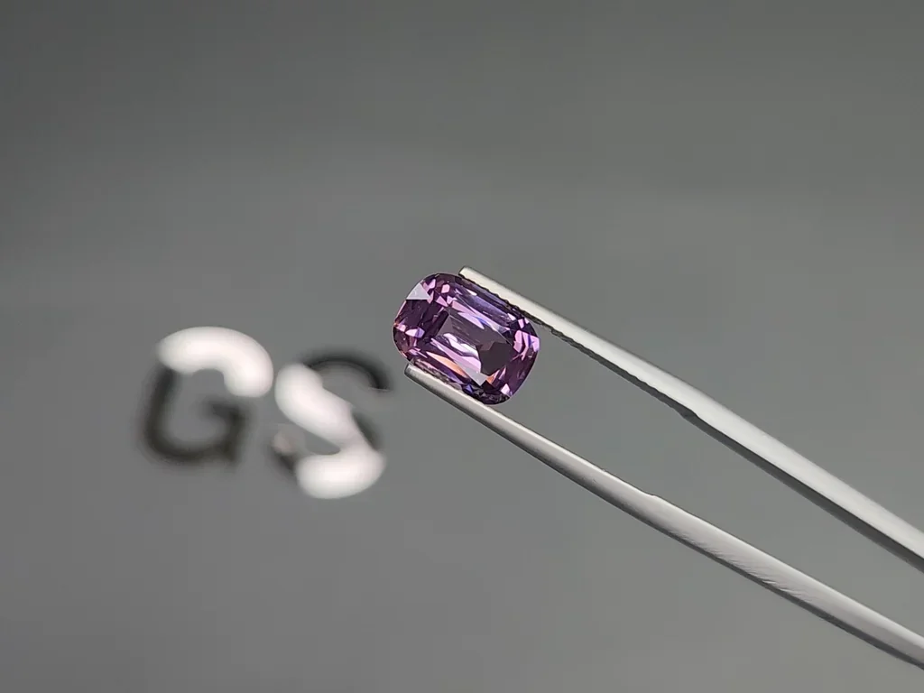 Espinela púrpura de talla cojín de 3,42 carats, Tanzania Image №3