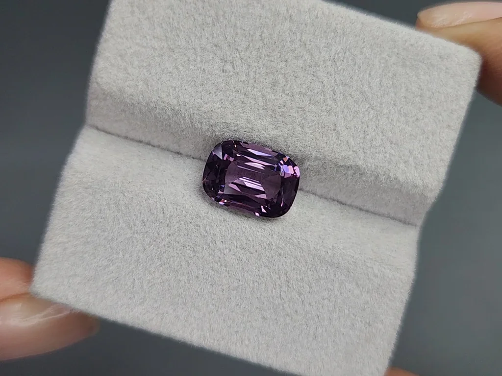 Espinela púrpura de talla cojín de 3,42 carats, Tanzania Image №4