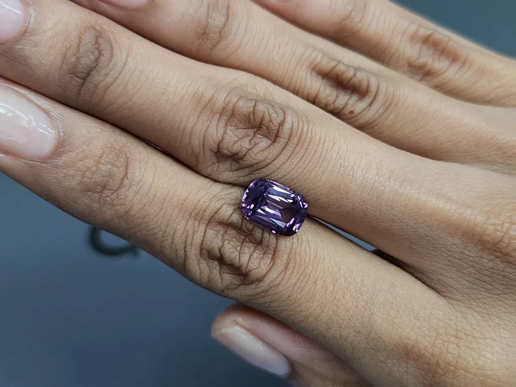 Espinela púrpura de talla cojín de 3,42 carats, Tanzania Image №2