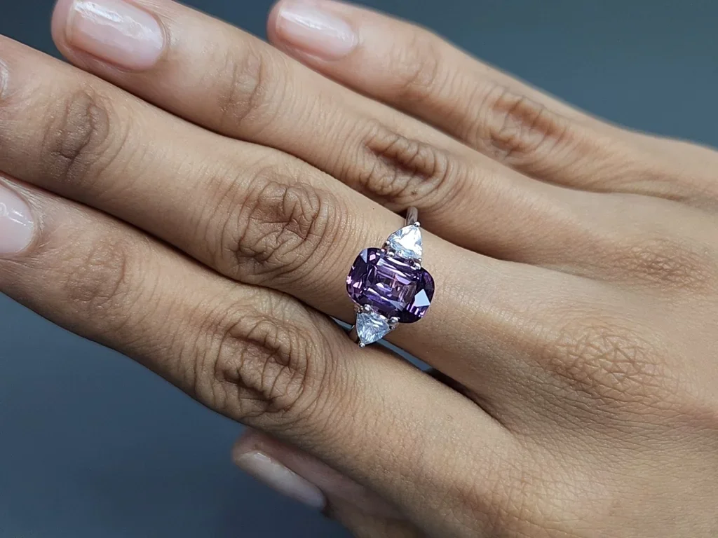 Espinela púrpura de talla cojín de 3,42 carats, Tanzania Image №5