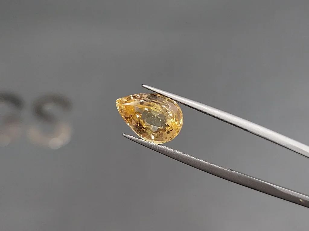 Unheated yellow sapphire pear cut 5.01 carats, Sri Lanka Image №3