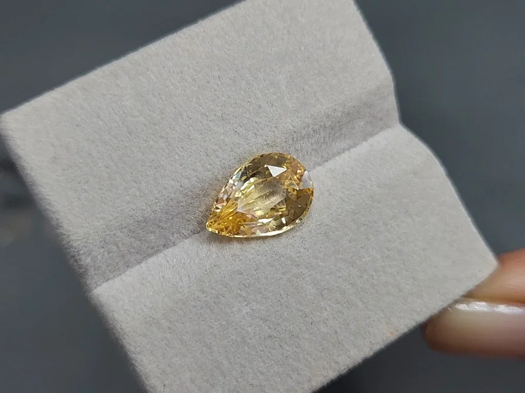 Unheated yellow sapphire pear cut 5.01 carats, Sri Lanka Image №4