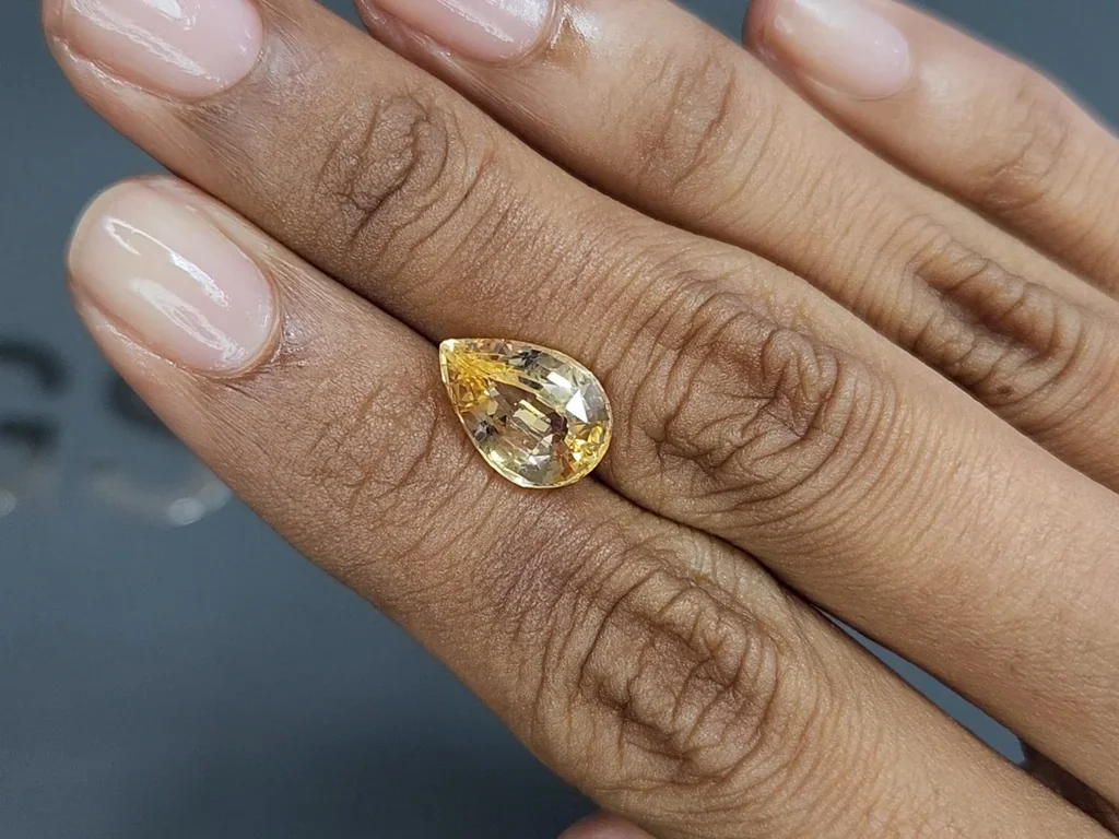 Unheated yellow sapphire pear cut 5.01 carats, Sri Lanka Image №2