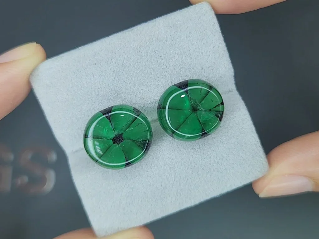 Pair of emeralds trapiche Vivid Green cabochon cut 17.43 carats, Colombia Image №4