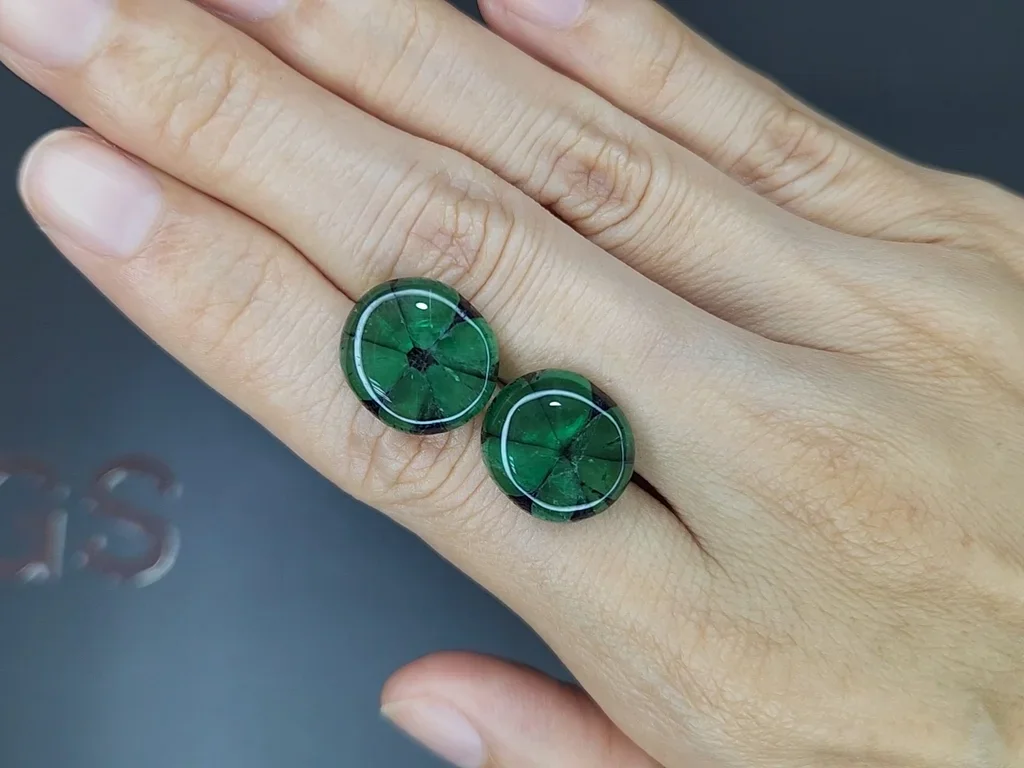 Pair of emeralds trapiche Vivid Green cabochon cut 17.43 carats, Colombia Image №2
