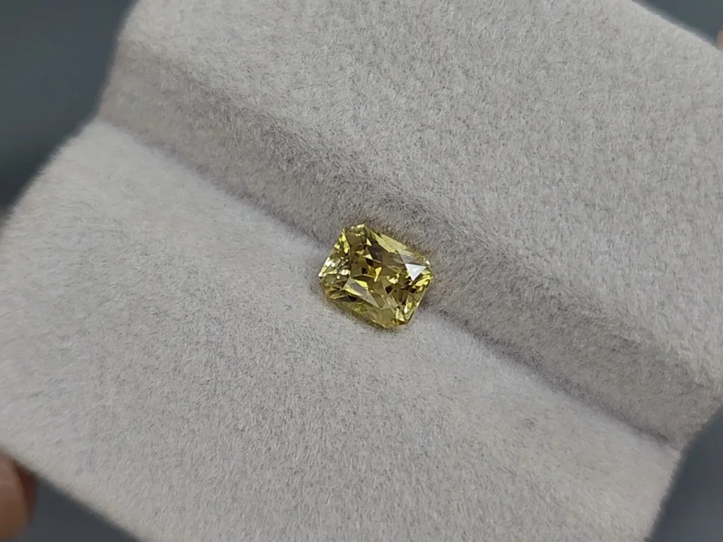 Saphir jaune non chauffé taille radiant 1,12 ct Sri Lanka Image №3