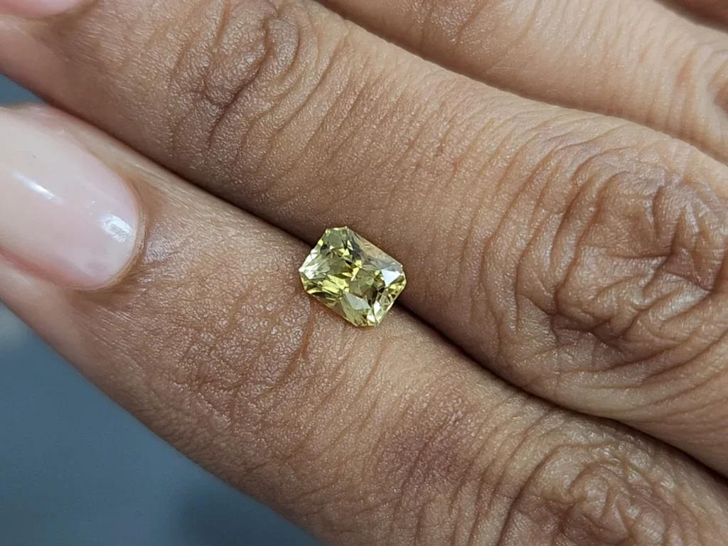 Saphir jaune non chauffé taille radiant 1,12 ct Sri Lanka Image №4